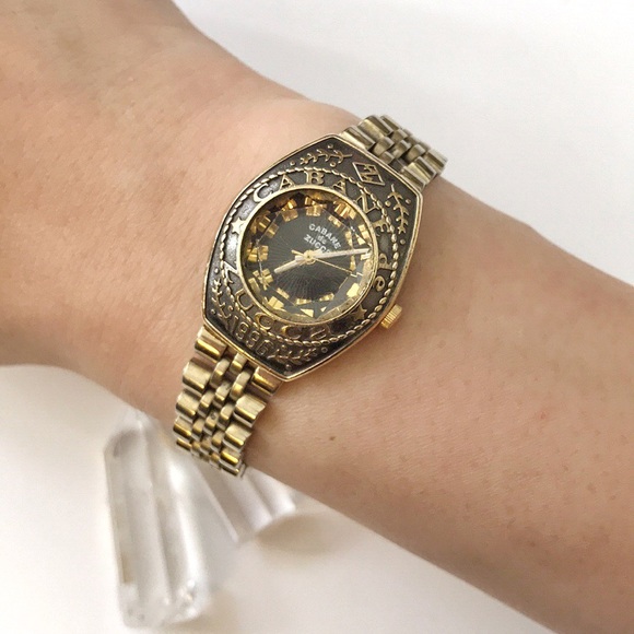✨Vintage Style Gold Watch✨ - Picture 3 of 4